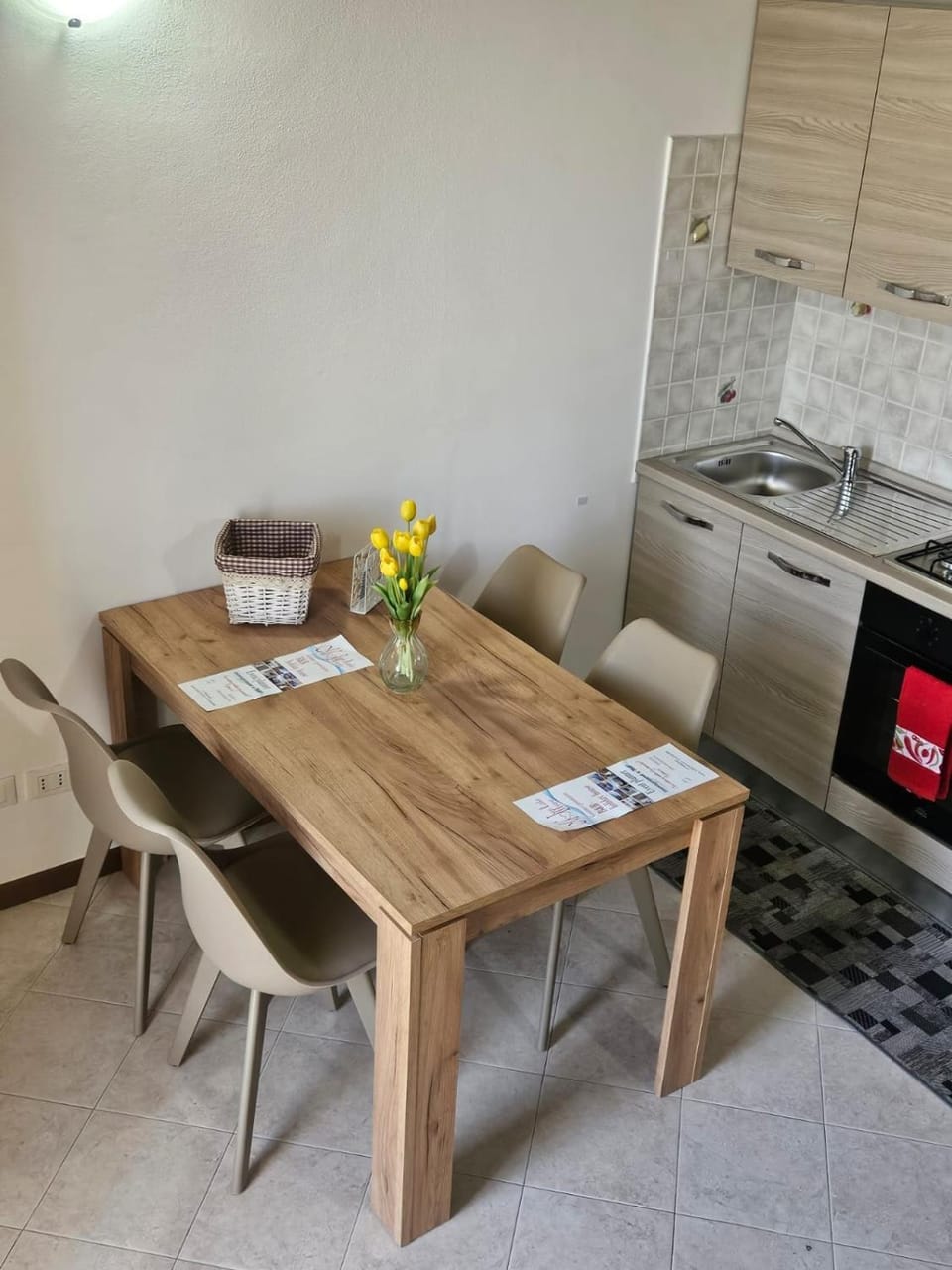 Kitchen or kitchenette, Dining area, pet friendly, stove
