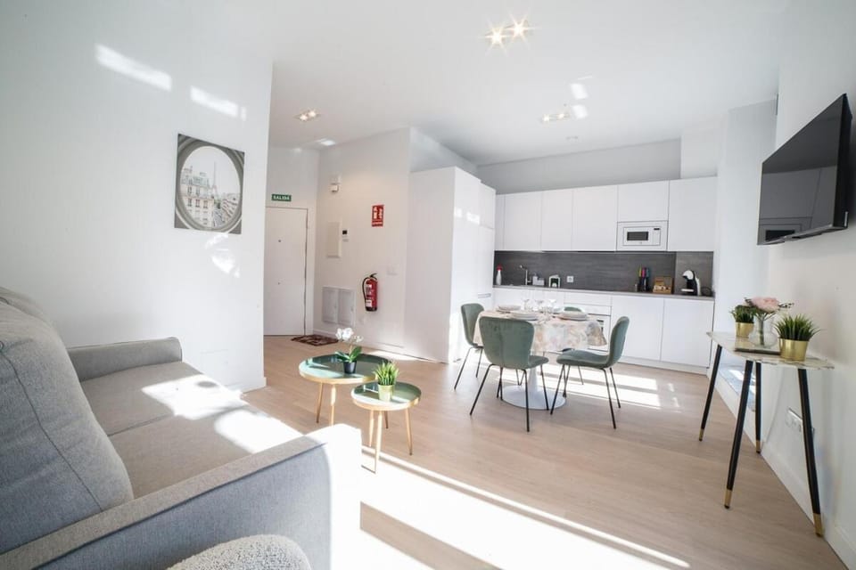 Kitchen or kitchenette, Seating area, Dining area