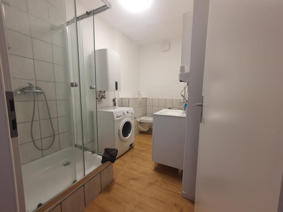 Shower, Toilet, Bathroom, washing machine