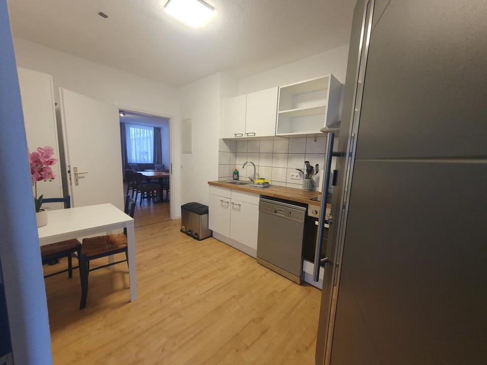 Kitchen or kitchenette, Dining area, stove