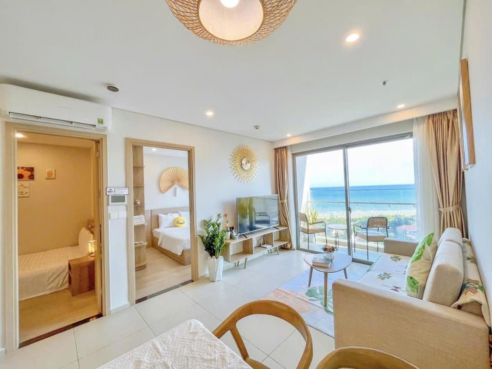 Bed, Natural landscape, Living room, Photo of the whole room, Seating area, Dining area, Bedroom, Sea view