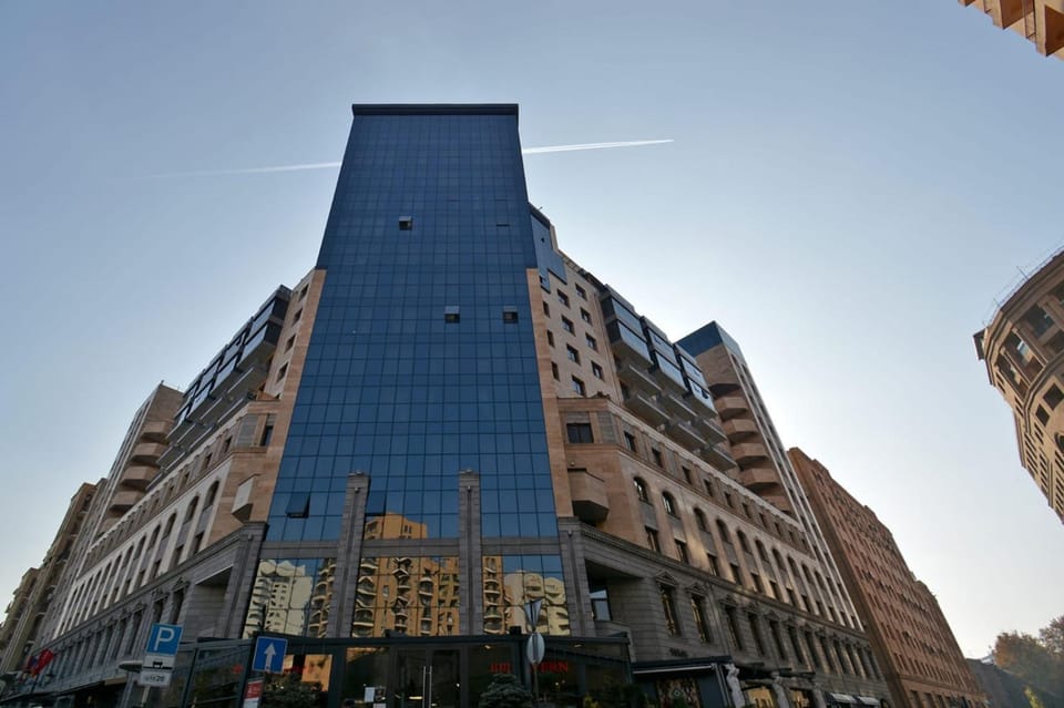 Property building, Day, Location