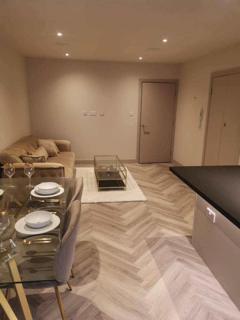 London 2BR Retreat with Free Parking & City Access Apartment in London Borough of Southwark