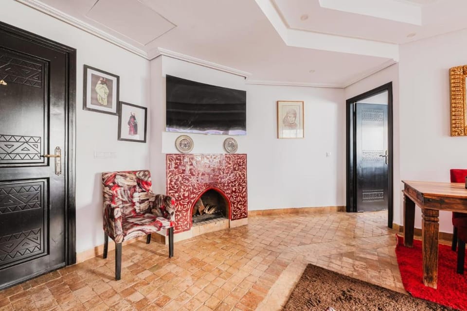 Living room, fireplace