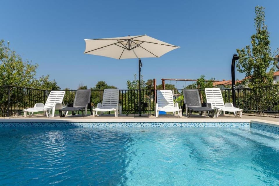 Swimming pool, Swimming pool