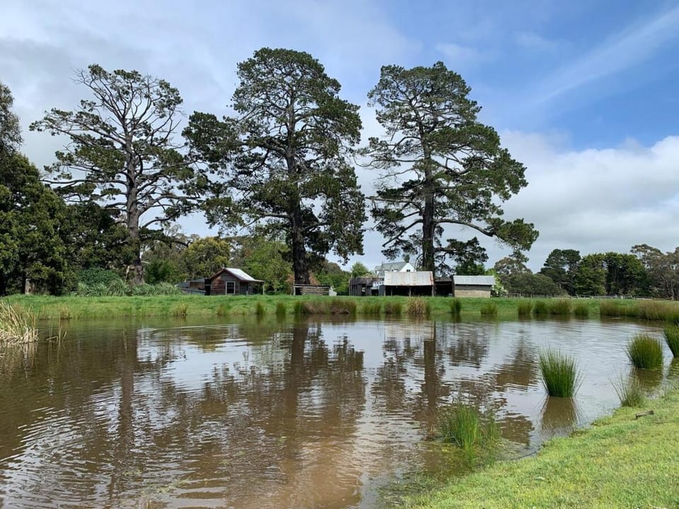 Hanging Rock Farm Stay Apartment in Woodend