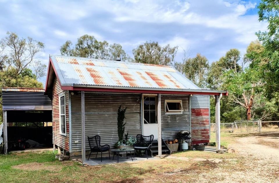 Hanging Rock Farm Stay Apartment in Woodend