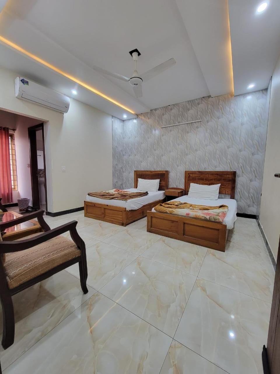 Bed, Photo of the whole room, Seating area, Bedroom, air conditioner