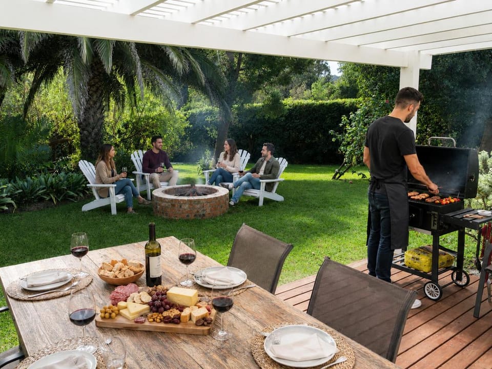 Patio, People, BBQ facilities, Garden, Food and drinks, Evening entertainment, Food, group of guests, fireplace