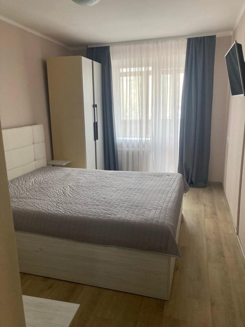 Простора квартира по вулиці Брацлавська Apartment in Ukraine