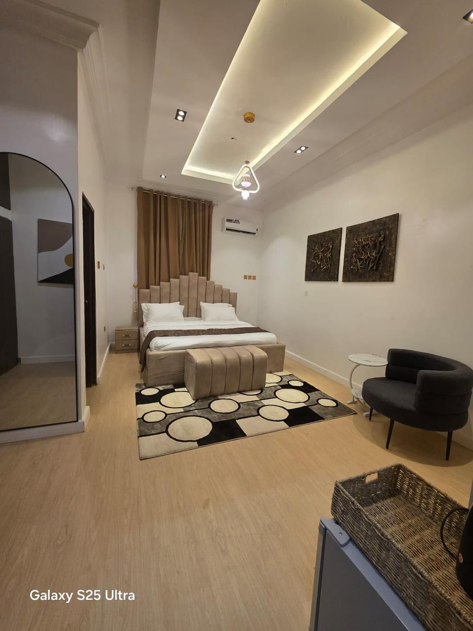 Bed, TV and multimedia, Bedroom