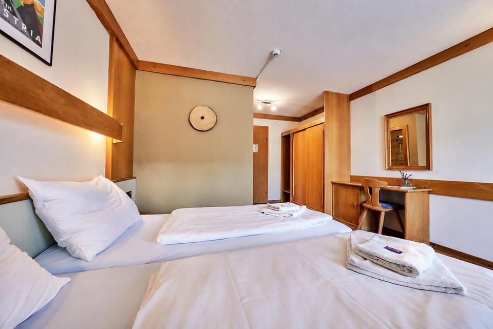 Bed, Bedroom, towels, wardrobe