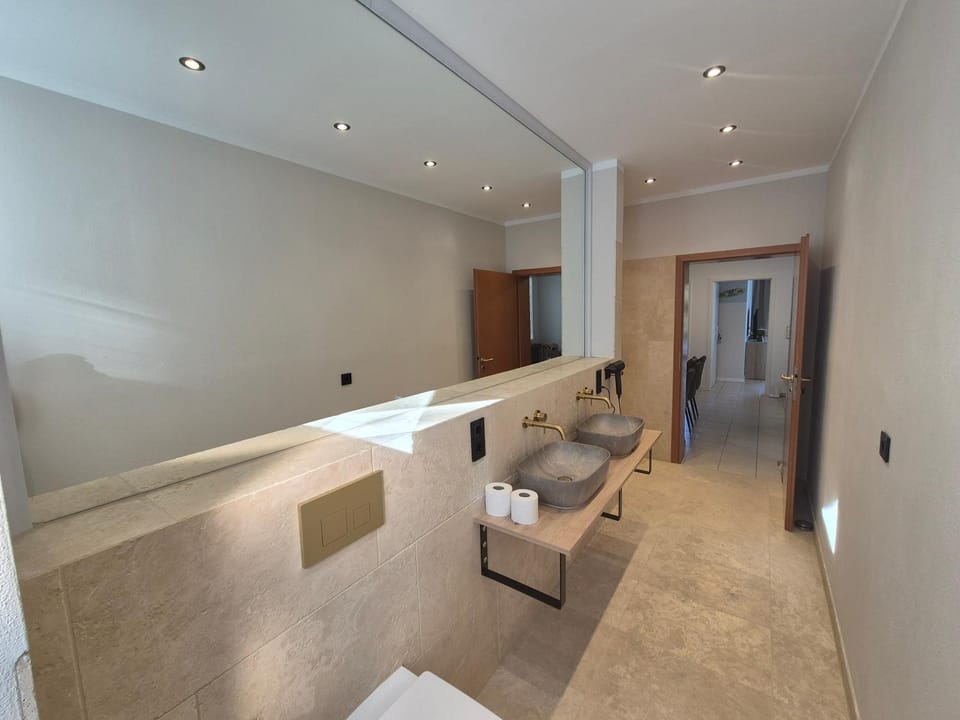 Monteurzimmer 6 mit Seeblick Vacation rental in Berlin