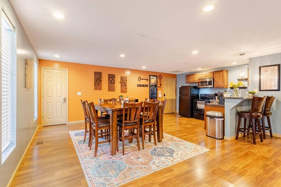 Luxury European Style Executive Apartment B Large Apartment in Douglas Lake