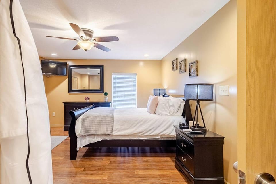 Luxury European Style Executive Apartment B Large Apartment in Douglas Lake