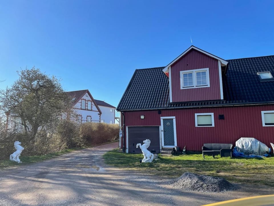 Property building, Street view
