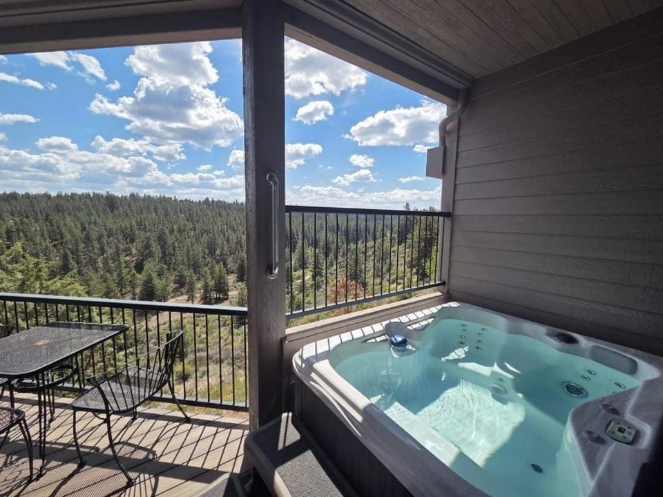 Mt Bachelor Village 328 condo Apartment in Bend