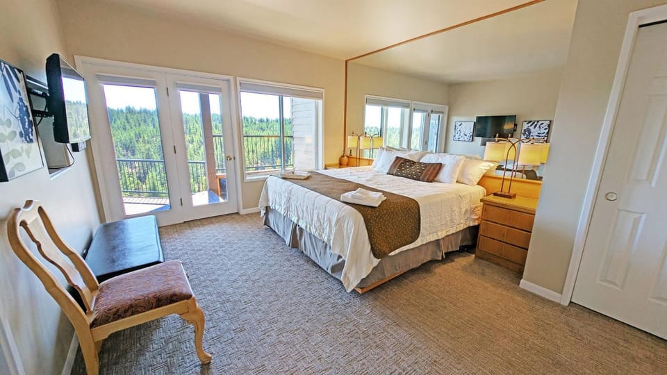 Mt Bachelor Village 328 condo Apartment in Bend