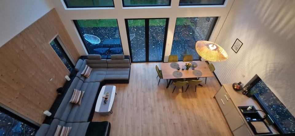 Kitchen or kitchenette, Seating area