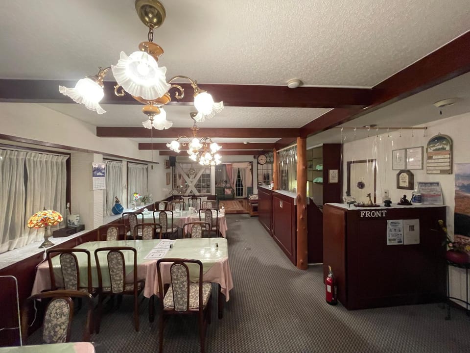 Restaurant/places to eat, Lounge or bar