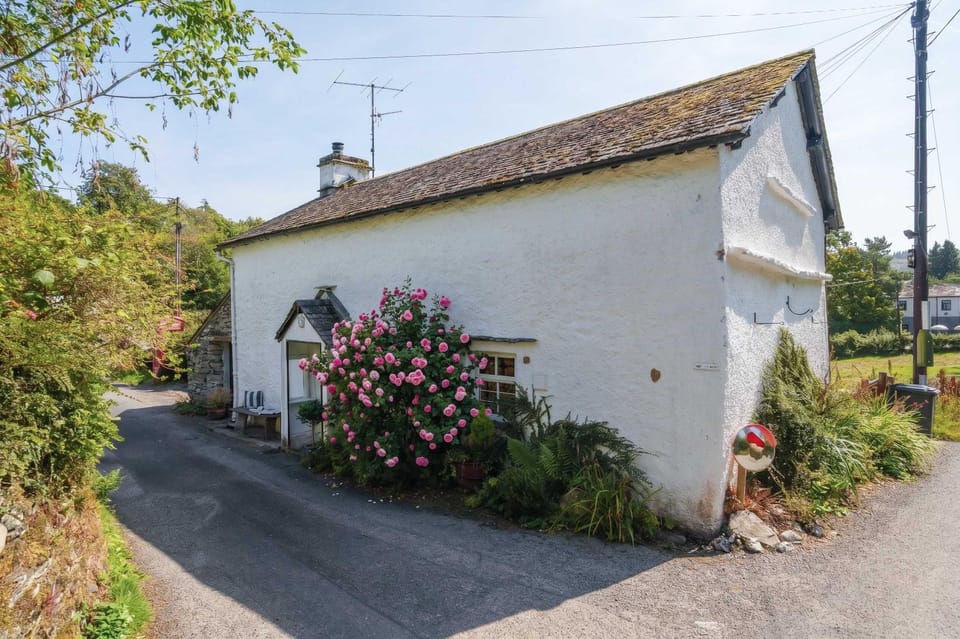 Stylish Country Cottage Nr Ambleside by LetMeStay House in Hawkshead