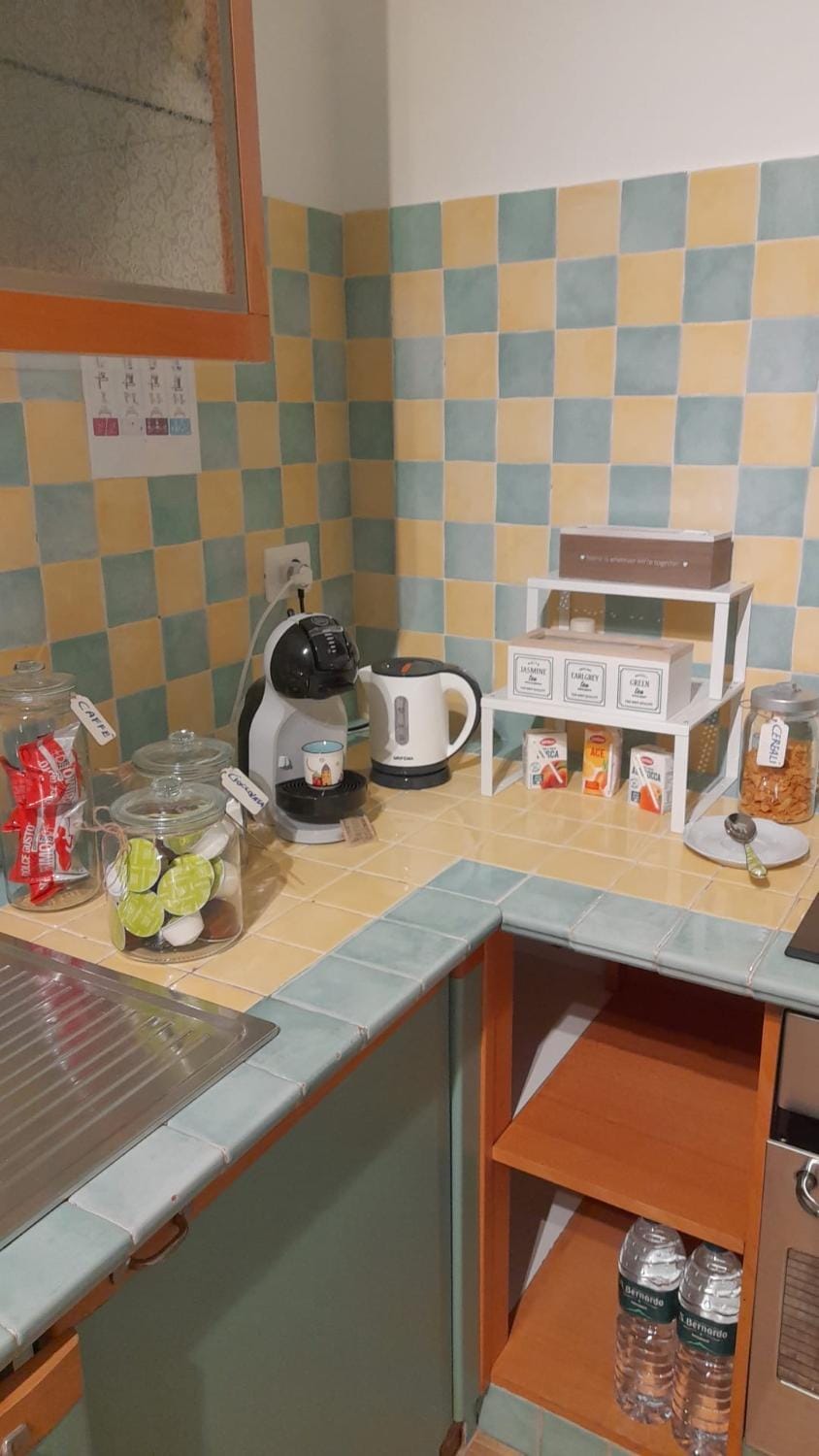 Coffee/tea facilities, Kitchen or kitchenette, Food and drinks, Food, Breakfast, stove