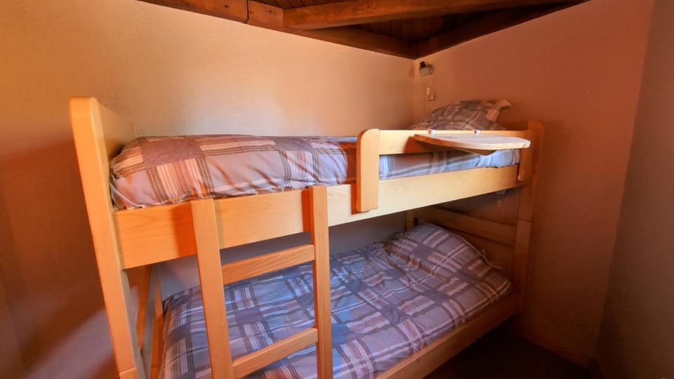 Bed, Bedroom, bunk bed