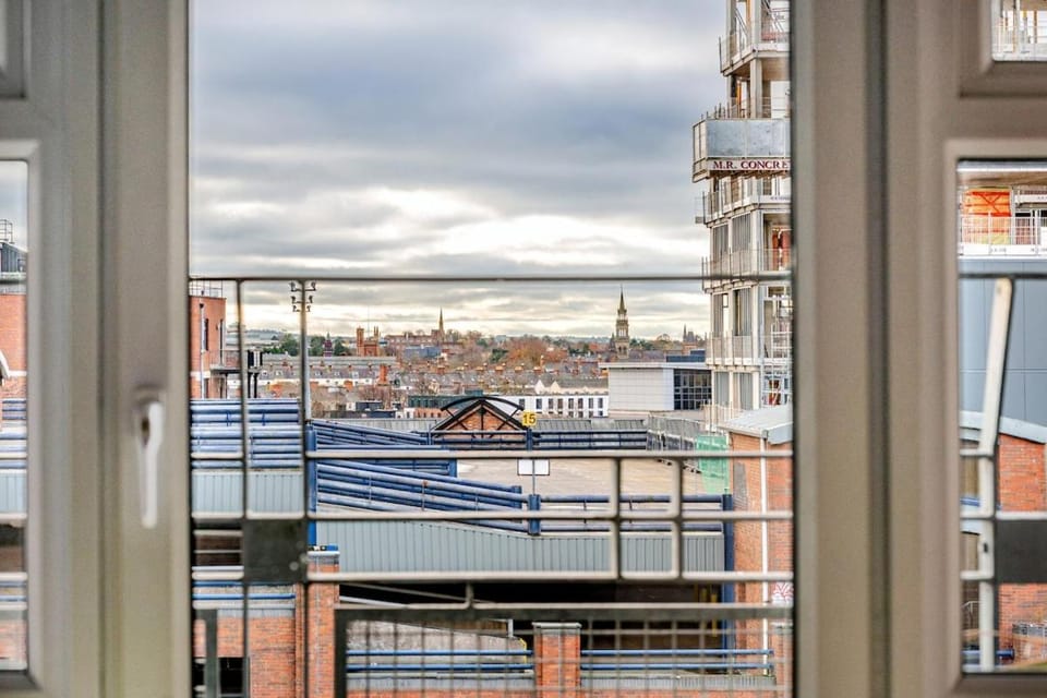 Great Value Luxury Apt in Belfast City Centre with parking Apartment in Belfast