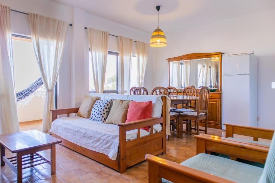 Comfortable 2-bedroom apartment with pool and Wi-Fi Apartment in Lagos