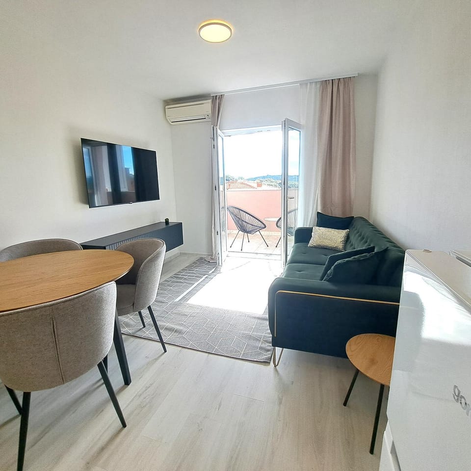 TV and multimedia, Balcony/Terrace, Dining area