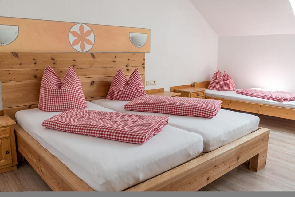 Gasthof Wilder Mann Bed and Breakfast in Serfaus