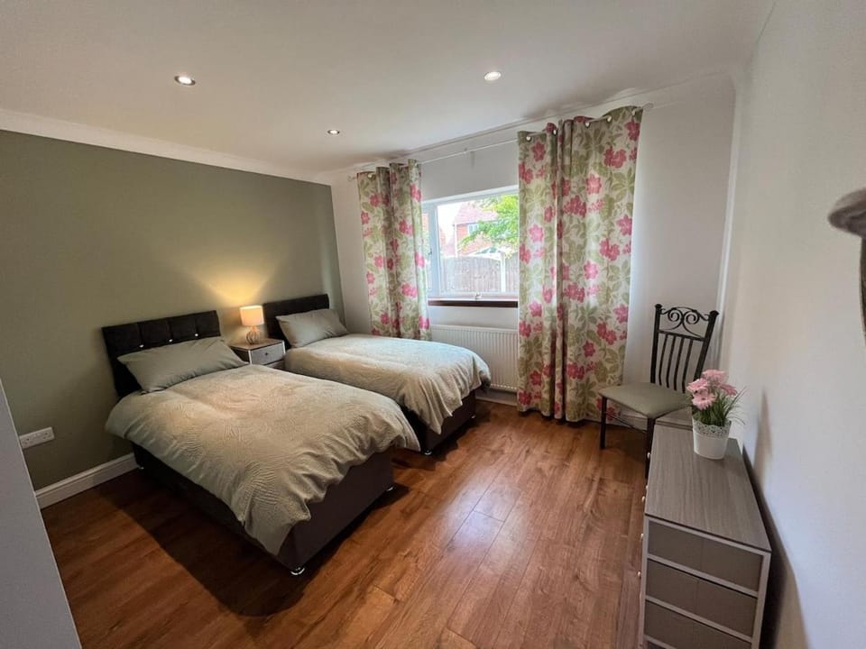 Spacious modern three Bedroom Bungalow ample parking House in Borough of Barnsley