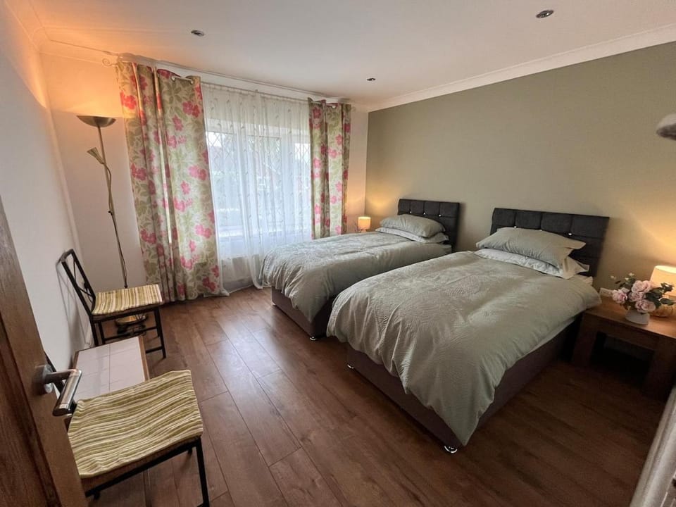 Spacious modern three Bedroom Bungalow ample parking House in Borough of Barnsley