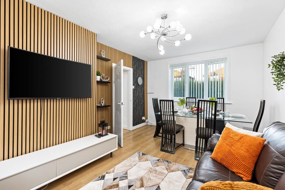 TV and multimedia, Living room, Seating area, Dining area, Evening entertainment