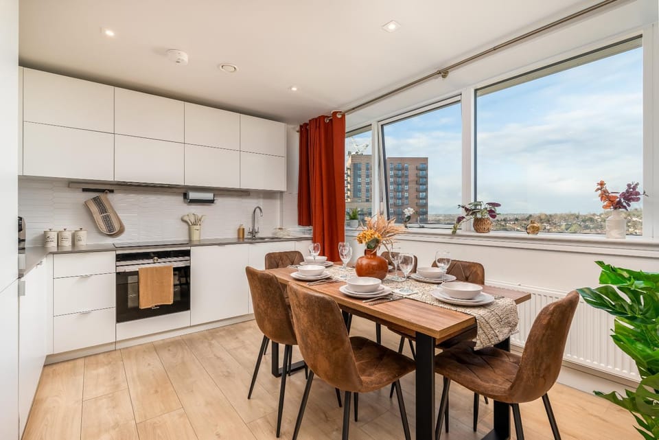 View (from property/room), Kitchen or kitchenette, Dining area, stove