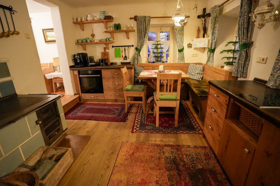 Kitchen or kitchenette, Dining area, dishwasher, oven, pet friendly, stove