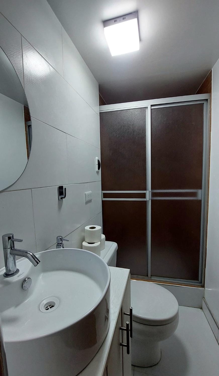 Shower, Toilet