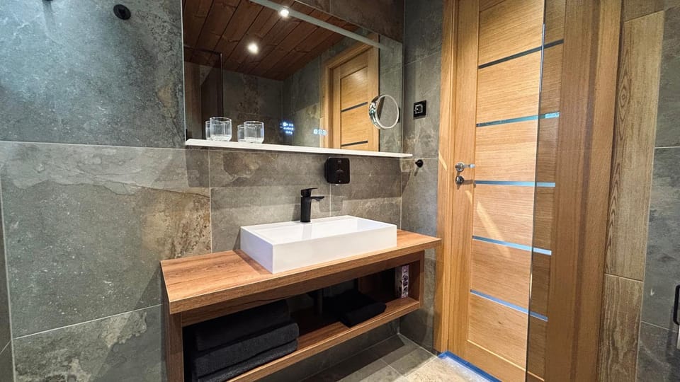 Bathroom, towels
