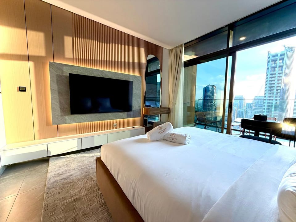Heaven's Dreams Peninsula One Business Bay Apartment in Dubai