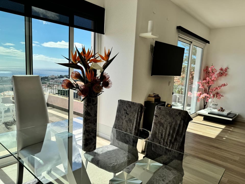 Natural landscape, TV and multimedia, Living room, Dining area, Sea view