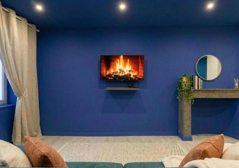 Communal lounge/ TV room, Living room