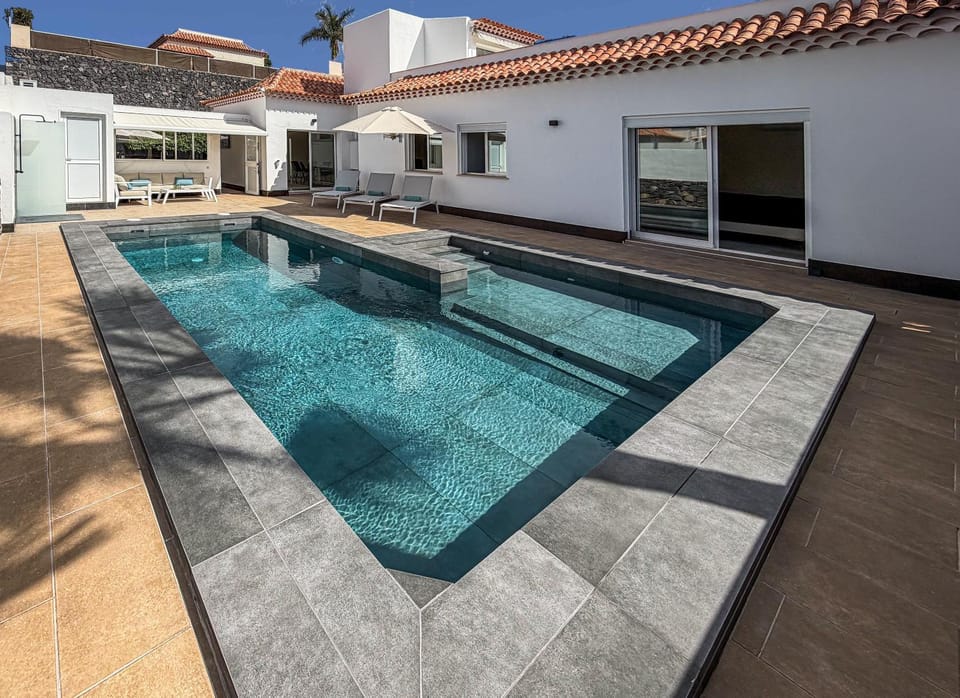 Shower, Seating area, Pool view, Swimming pool, sunbed