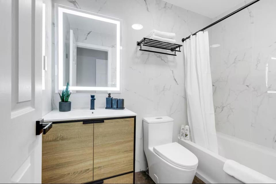 Upscale 3BR 2BA Apartment Near NYC Quick NYC Access Villa in Jersey City