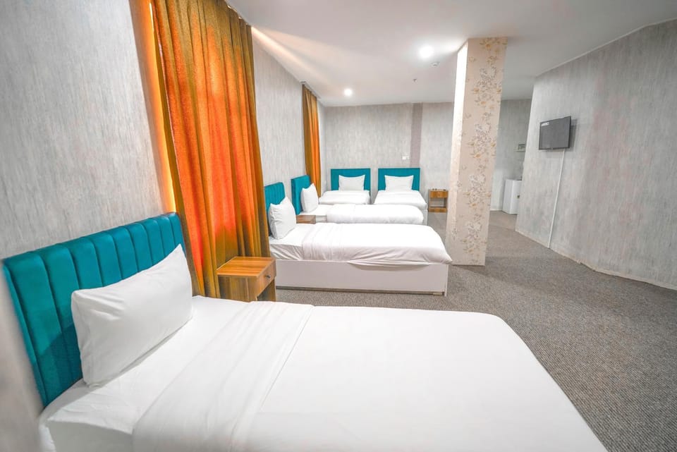 Bed, TV and multimedia, Bedroom