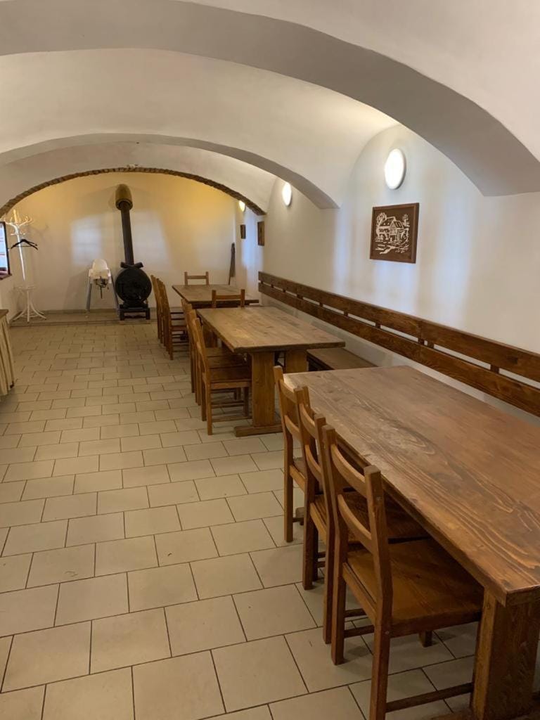Restaurant/places to eat, Dining area