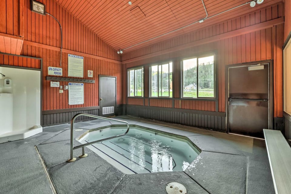 Walk to Giant Steps Ski Lift! Mtn Condo w/ Hot Tub House in Brian Head