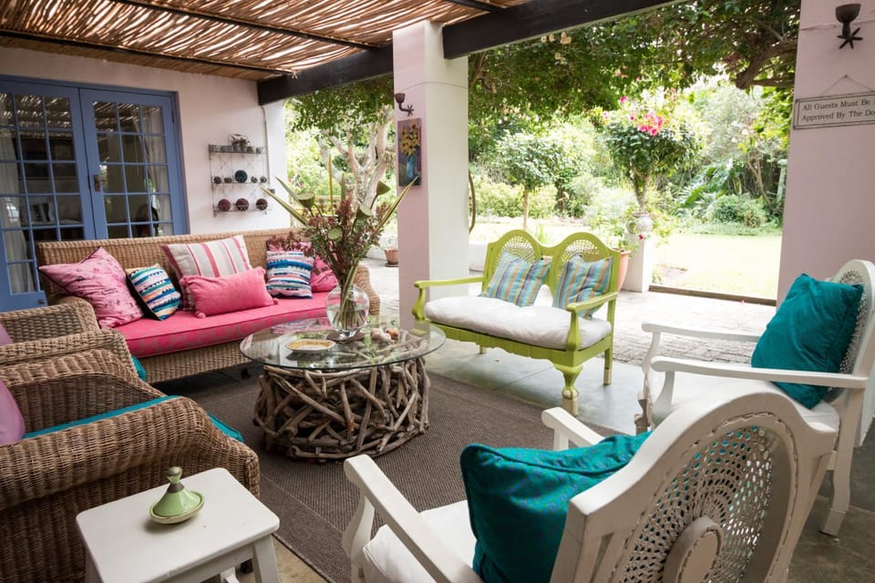 Garden, Living room, Seating area, Garden view