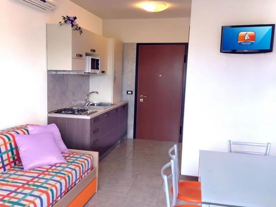 Communal lounge/ TV room, Living room, Seating area, kitchen