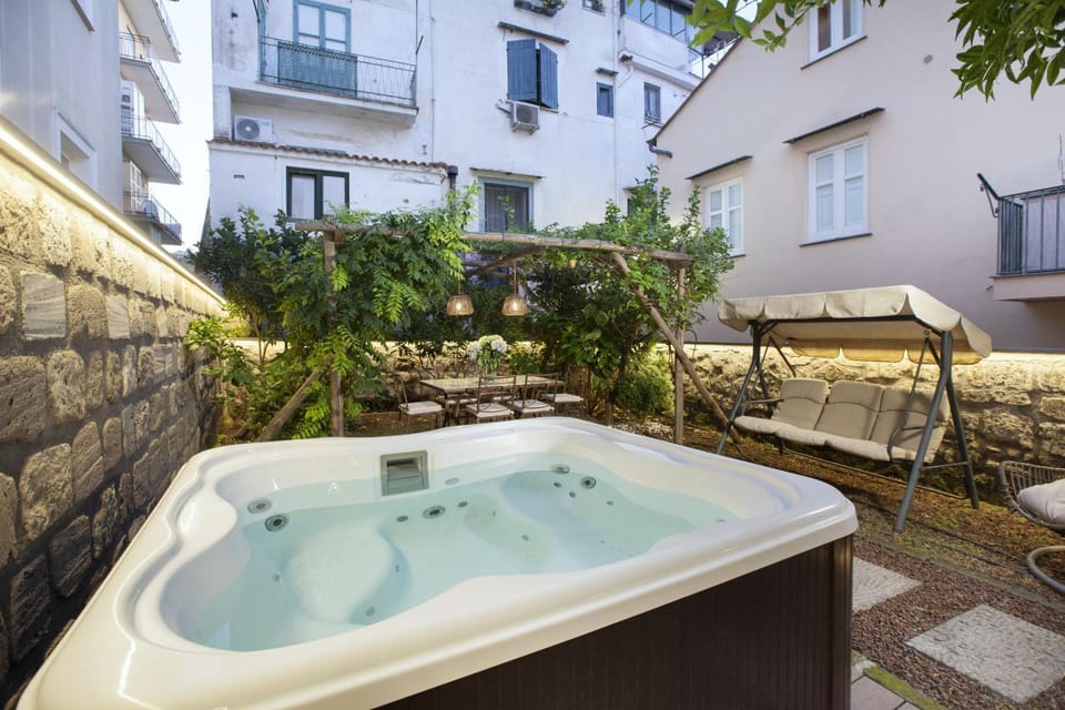 Patio, Garden, Hot Tub, Garden view