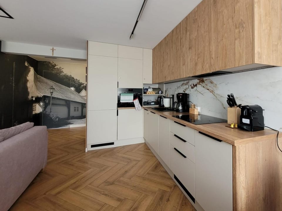Coffee/tea facilities, Kitchen or kitchenette, oven, stove, toaster